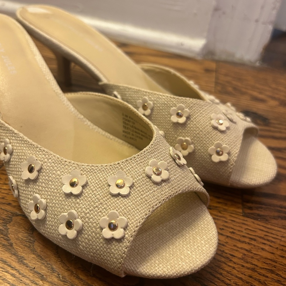 Sincerely Jules Cream Floral Heels - Picture 2 of 5